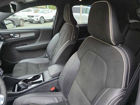 Certified 2022 Volvo XC40 P8 Recharge Ultimate image 30