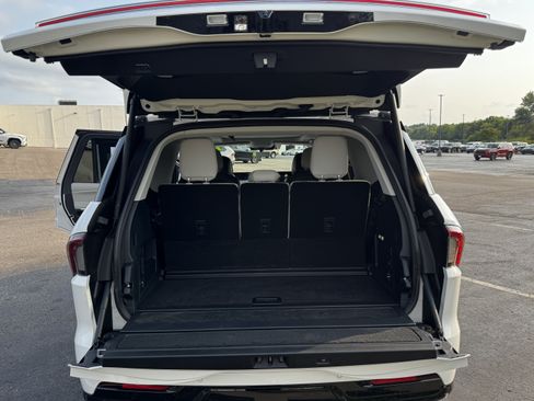 Used 2025 Lincoln Navigator Reserve AWD/4WD image 11