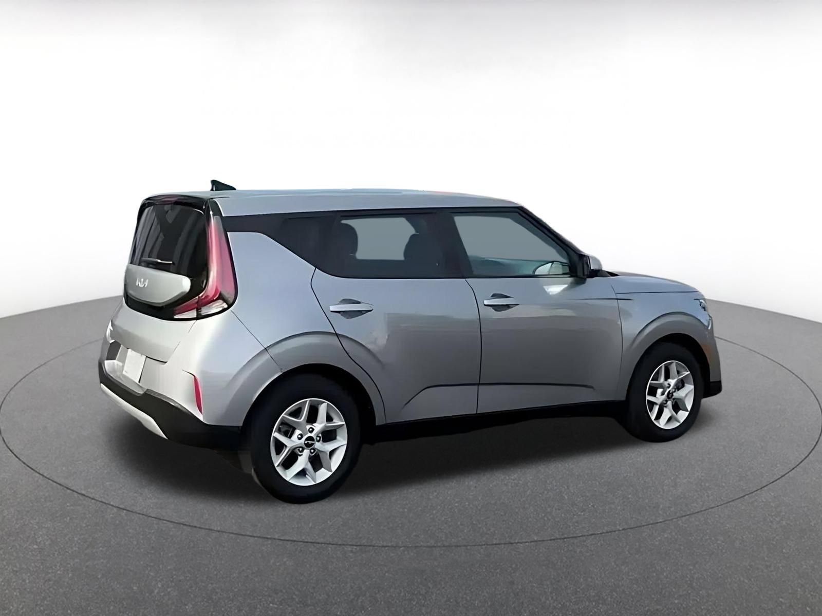 Used 2025 Kia Soul LX w/ LX Technology Package FWD image 14