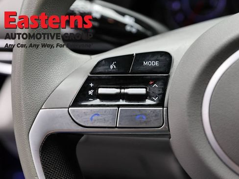 Used 2023 Hyundai Elantra SE w/ Preferred Accessory Package FWD image 15