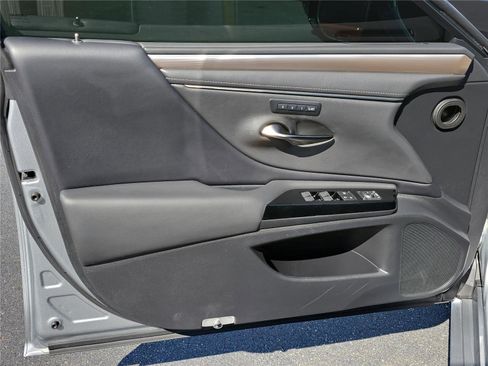 Used 2022 Lexus ES 350 F Sport image 9