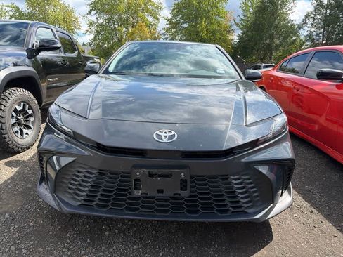 Used 2025 Toyota Camry SE FWD image 2