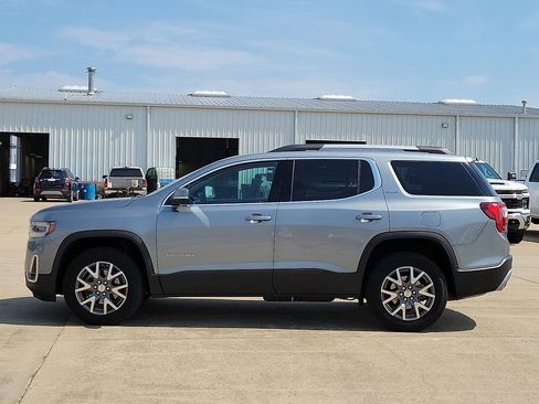 Used 2023 GMC Acadia SLE w/ Driver Convenience Package image 3
