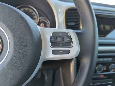 Used 2019 Volkswagen Beetle 2.0T SE image 41