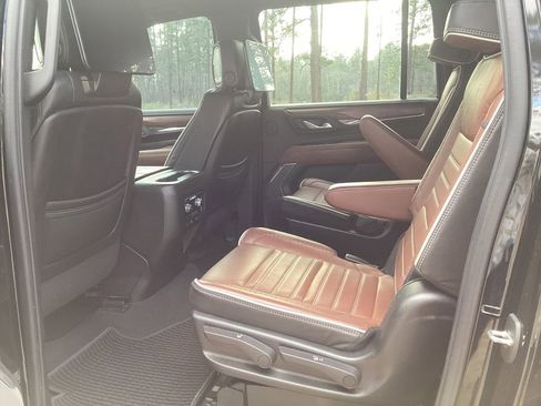 Used 2023 GMC Yukon XL Denali Ultimate AWD/4WD image 12