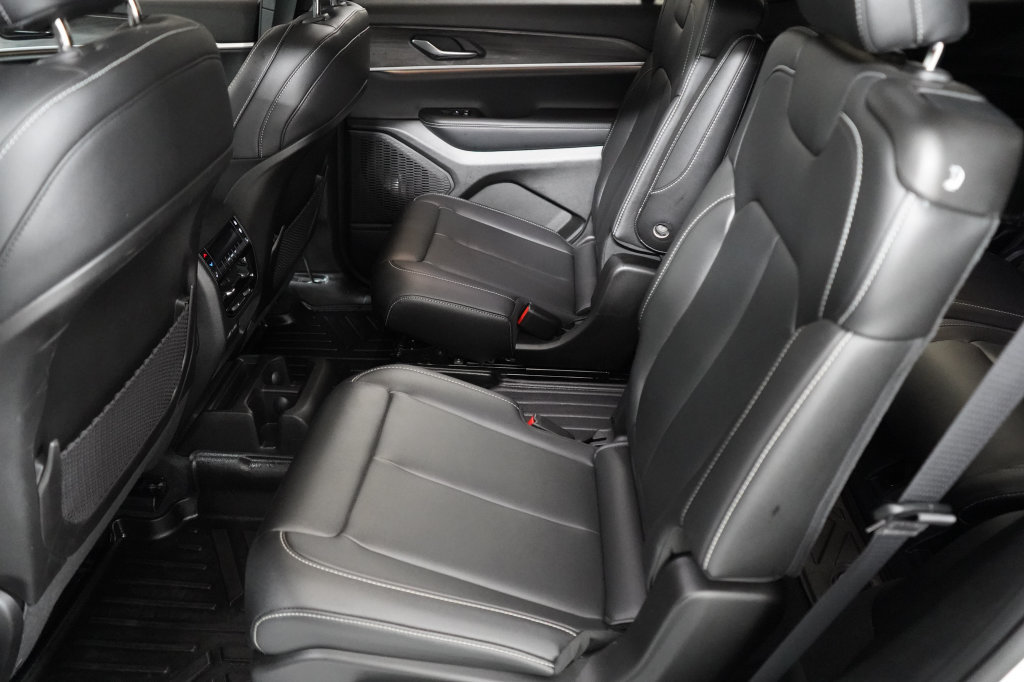 Certified 2025 Jeep Grand Cherokee L Limited AWD/4WD image 20