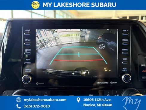 Used 2020 Toyota Highlander XLE AWD/4WD image 21