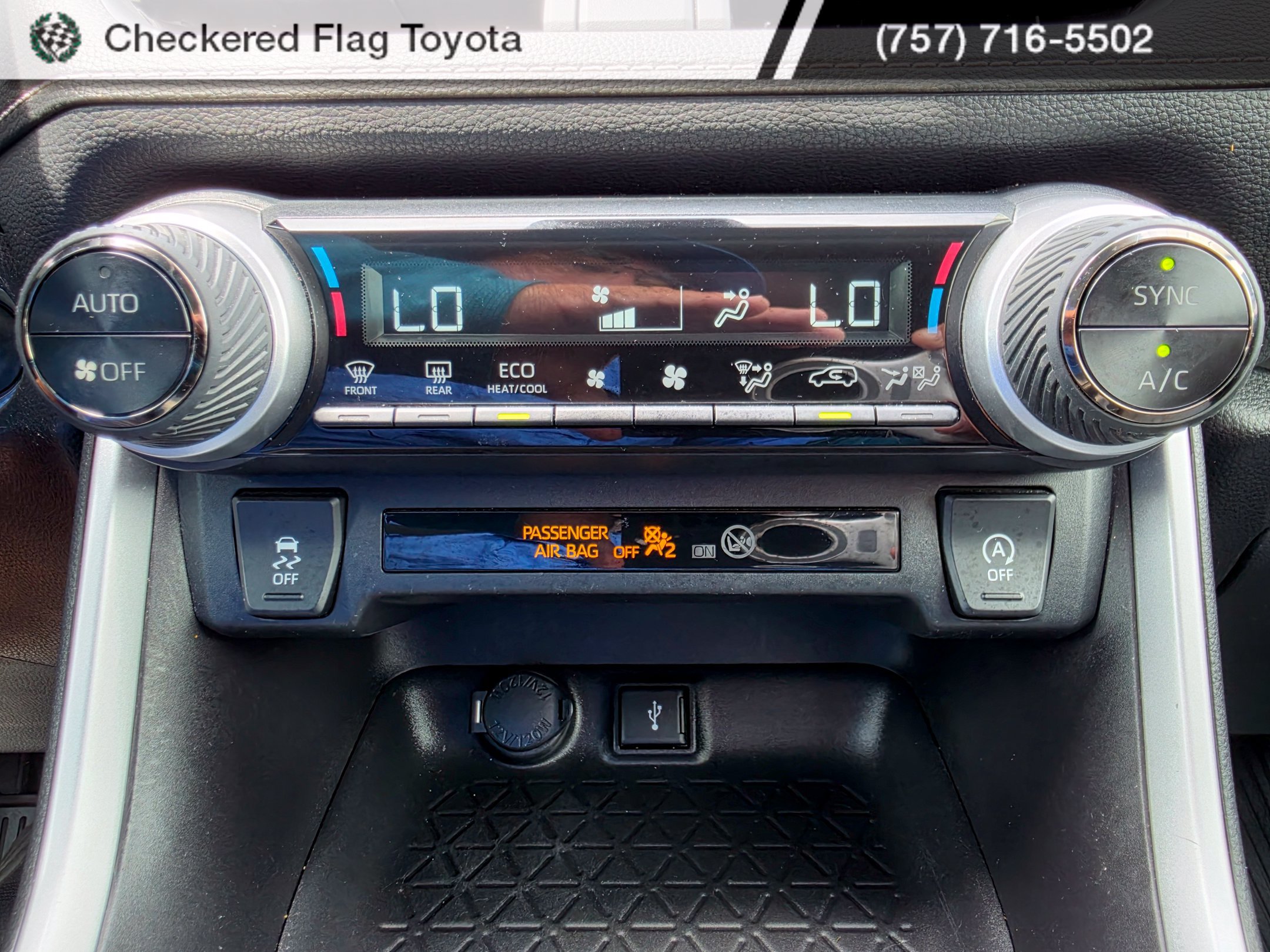 Used 2022 Toyota RAV4 XLE AWD/4WD image 23