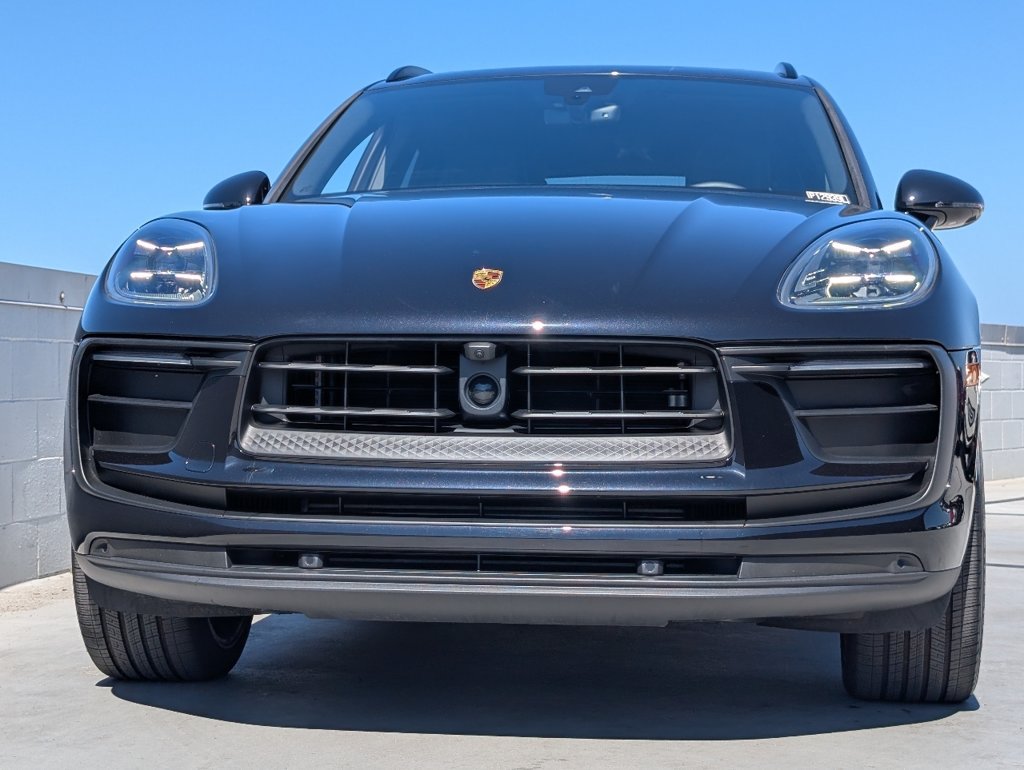 Certified 2025 Porsche Macan AWD/4WD image 8