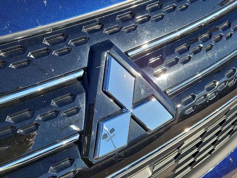 Used 2024 Mitsubishi Outlander SE image 13