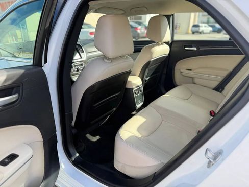 Used 2016 Chrysler 300 Limited image 28