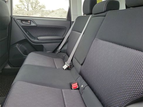 Used 2018 Subaru Forester 2.5i Premium w/ All-Weather Package image 10