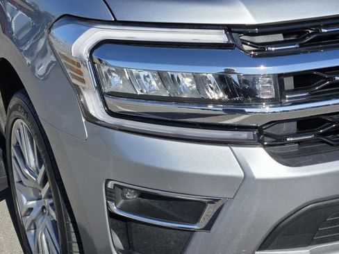 Used 2024 Ford Expedition Limited AWD/4WD image 9