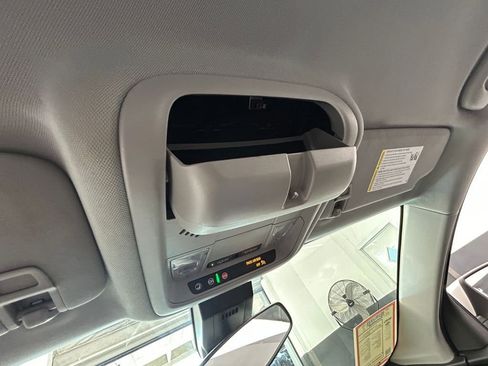 Used 2022 Chevrolet Equinox LT image 25