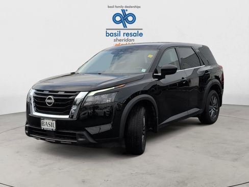 Used 2024 Nissan Pathfinder S image 2