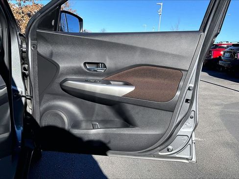 Used 2020 Nissan Kicks SR image 22