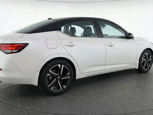 Used 2025 Nissan Sentra SV FWD image 9