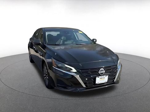 Used 2025 Nissan Altima 2.5 SV image 3