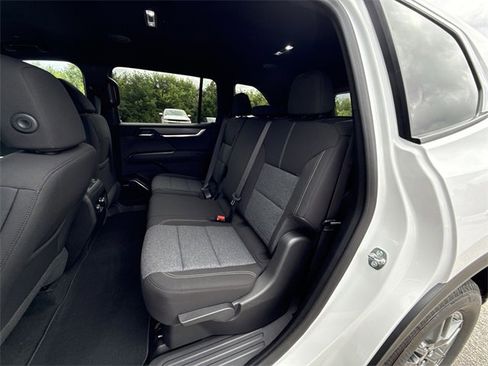 New 2025 GMC Acadia Elevation image 25