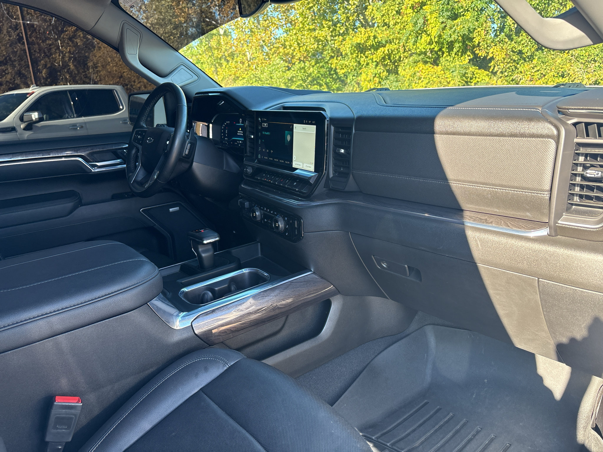 Used 2024 Chevrolet Silverado 1500 LTZ w/ LTZ Convenience Package II AWD/4WD image 12