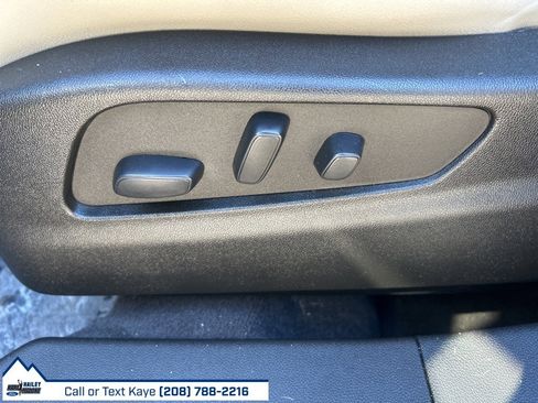 Used 2022 Cadillac XT4 Luxury w/ Cold Weather Package image 21