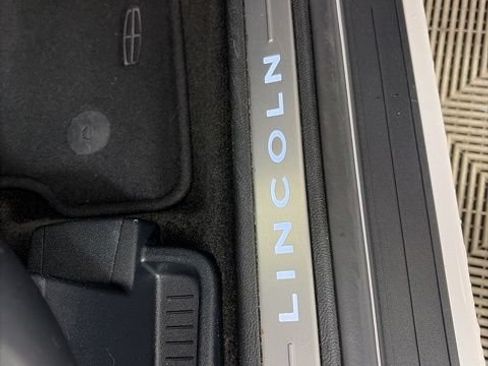 Used 2017 Lincoln MKX Reserve w/ Lincoln MKX Climate Package AWD/4WD image 25