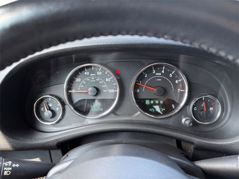 Used 2018 Jeep Wrangler Unlimited Sahara image 13