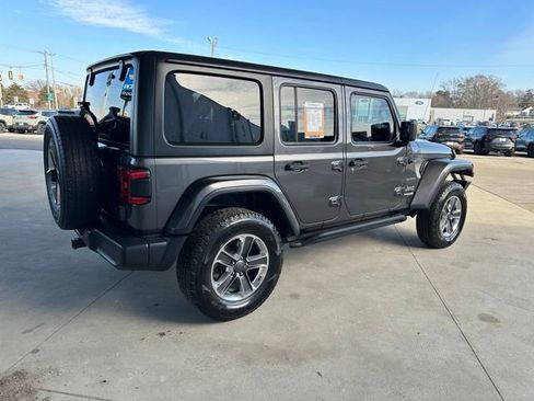 Used 2018 Jeep Wrangler Unlimited Sahara image 5