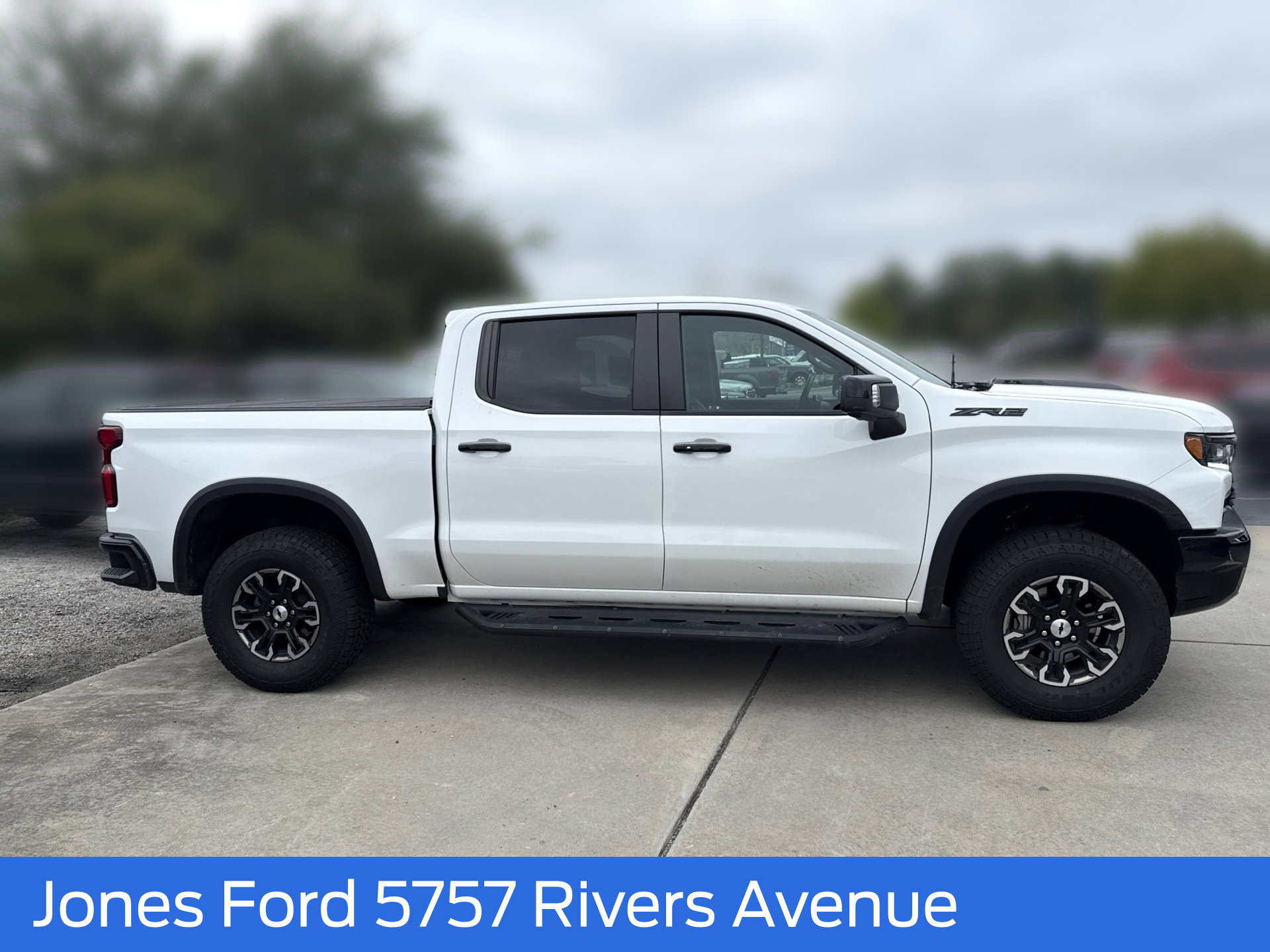 Used 2023 Chevrolet Silverado 1500 ZR2 w/ Technology Package AWD/4WD image 3