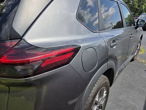 Used 2023 Nissan Rogue S AWD/4WD image 10