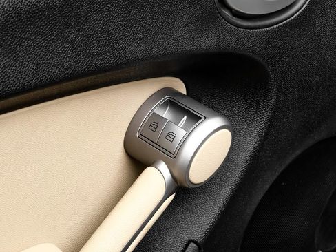 Used 2011 Mercedes-Benz SLK 300 image 35