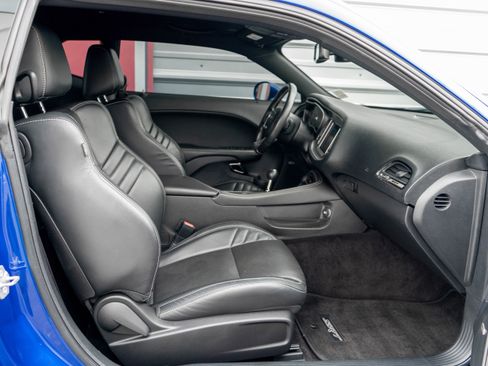 Used 2019 Dodge Challenger SRT Hellcat w/ Laguna Leather Package RWD image 32