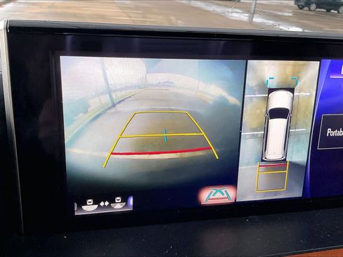 Used 2020 Lexus LX 570 4WD w/ 3rd Row & Luxury Pkg image 25