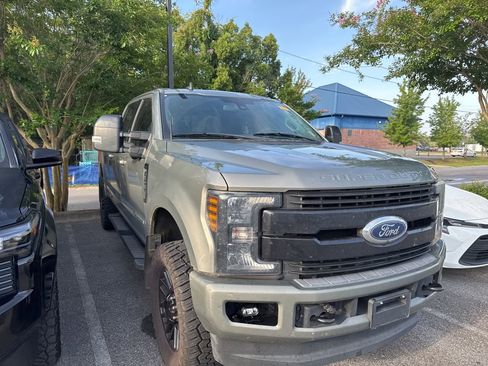 Used 2019 Ford F250 Lariat w/ Lariat Ultimate Package AWD/4WD image 3