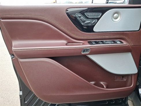 Used 2022 Lincoln Aviator Black Label w/ Class IV Trailer Tow Package image 12