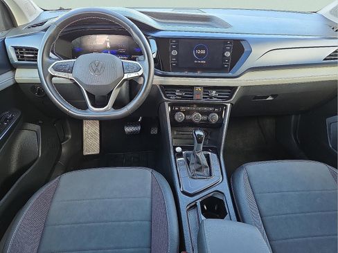 Used 2024 Volkswagen Taos SE image 11