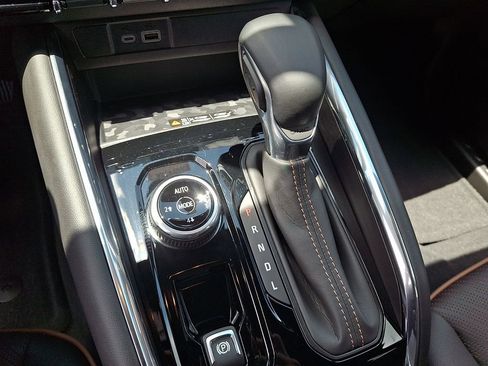 Used 2024 GMC Canyon AT4 w/ AT4 Premium Package AWD/4WD image 14