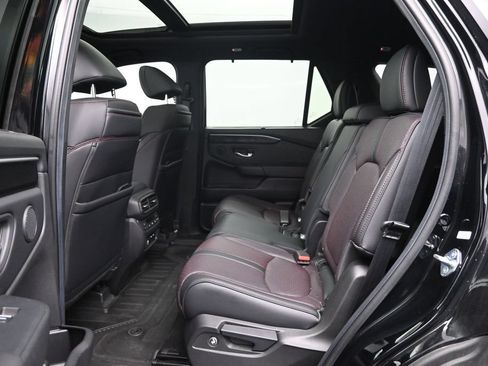 Used 2025 Honda Pilot Black Edition image 28