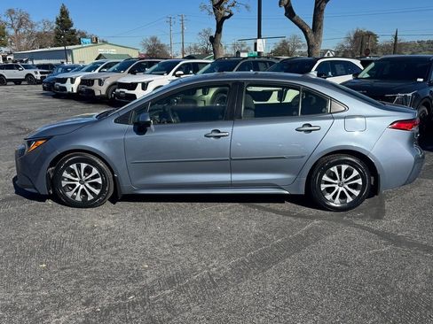 Used 2022 Toyota Corolla LE image 2