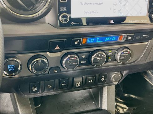 Used 2020 Toyota Tacoma TRD Sport w/ TRD Premium Sport Package AWD/4WD image 15