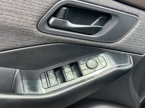 Used 2023 Nissan Rogue S AWD/4WD image 31