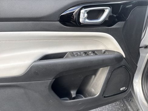 Certified 2022 Jeep Compass Limited w/ Sun and Sound Group image 15