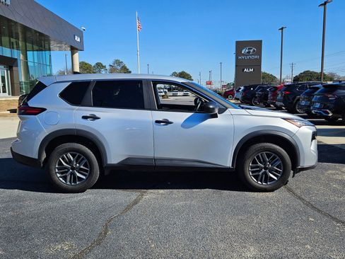Used 2024 Nissan Rogue S image 13