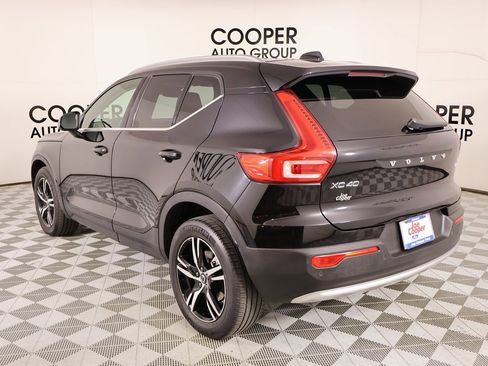 Used 2023 Volvo XC40 B4 Plus image 23