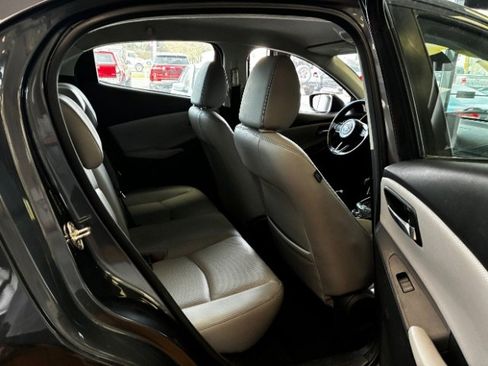 Used 2020 Toyota Yaris XLE image 63