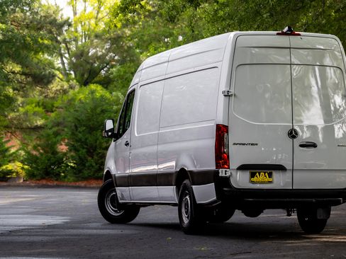 Used 2022 Mercedes-Benz Sprinter 2500 image 29