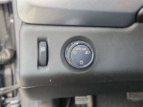 Used 2018 Chevrolet Suburban LT image 16