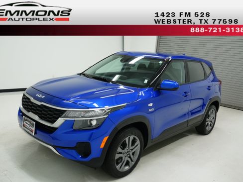 Used 2023 Kia Seltos LX AWD/4WD image 1