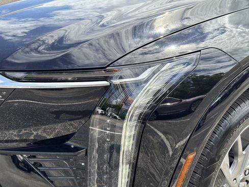 Certified 2025 Cadillac Optiq Luxury 2 w/ LPO, Floor Liner Package AWD/4WD image 9