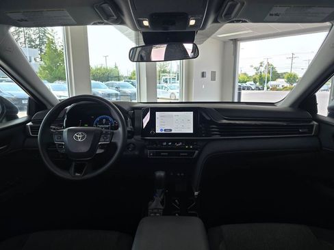 Used 2025 Toyota Camry LE FWD image 35